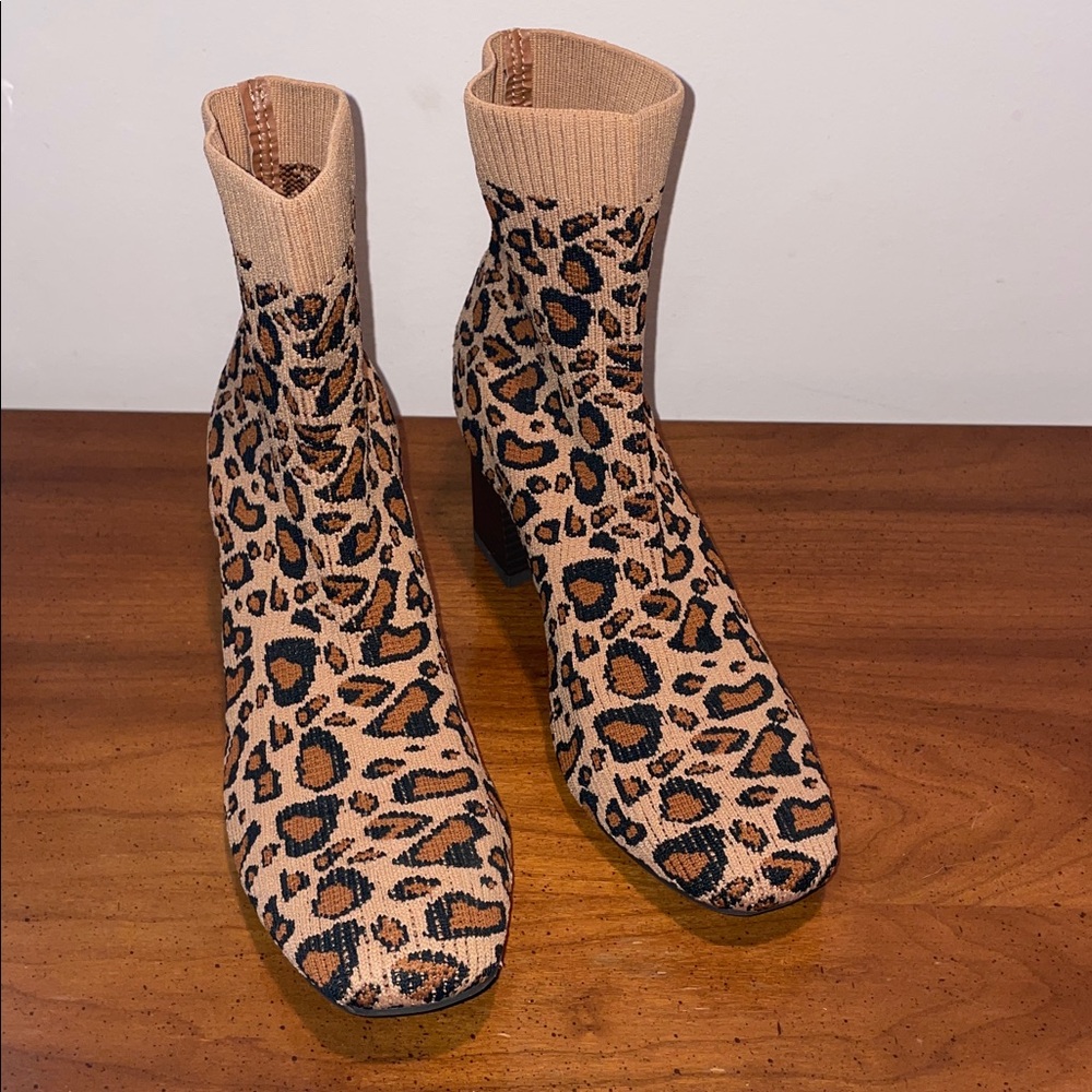 EUC Comfort Leopard Print Ankle Boots Size 8M